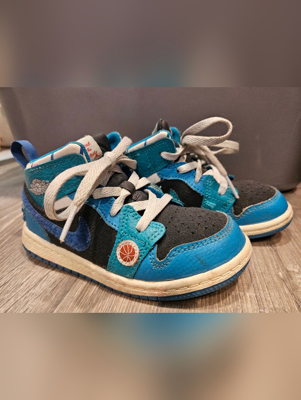 Nike Kids Turquoise and Black Basketball Accent Sneakers